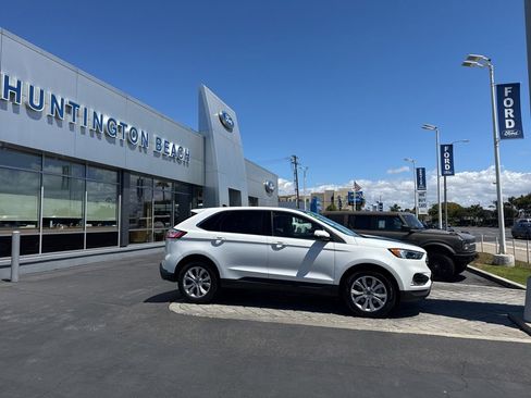 Used 2023 Ford Edge Titanium AWD/4WD image 3