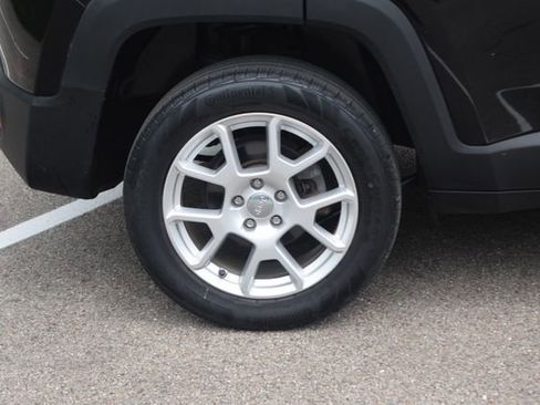 Used 2019 Jeep Renegade Latitude w/ Cold Weather Group AWD/4WD image 24