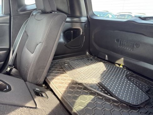 Used 2022 Jeep Renegade Trailhawk AWD/4WD image 34