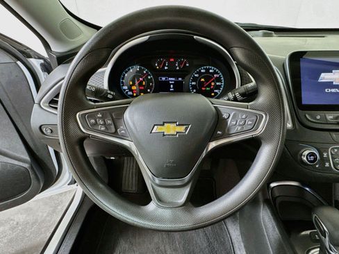 Certified 2025 Chevrolet Malibu LT FWD image 9