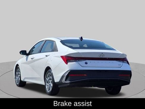 Used 2026 Hyundai Elantra Hybrid FWD image 8