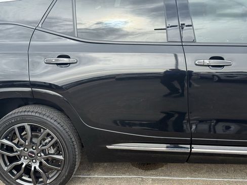 Used 2022 GMC Terrain Denali w/ Black Diamond Edition image 9