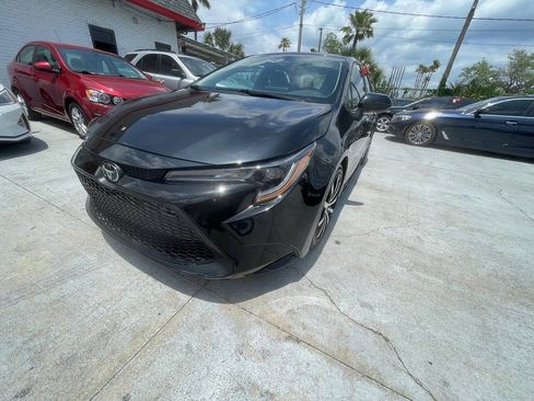 Used 2022 Toyota Corolla LE FWD image 2
