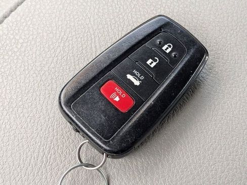 Used 2023 Toyota Camry XLE image 30