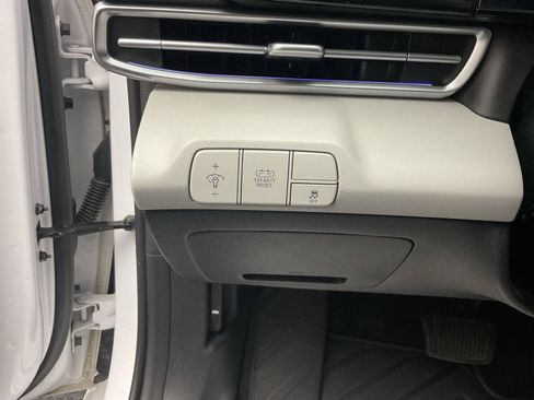 Used 2024 Hyundai Elantra Limited FWD image 13