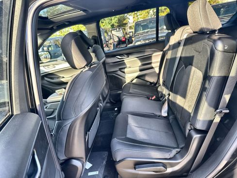 New 2025 Jeep Grand Cherokee L Laredo w/ Luxury Tech Group I image 24