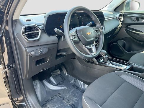 Used 2024 Chevrolet TrailBlazer LT w/ LT Cold Weather Package image 9