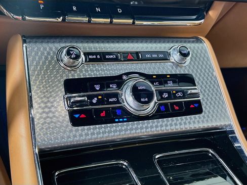 Used 2022 Lincoln Aviator Black Label w/ Dynamic Handling Package AWD/4WD image 16