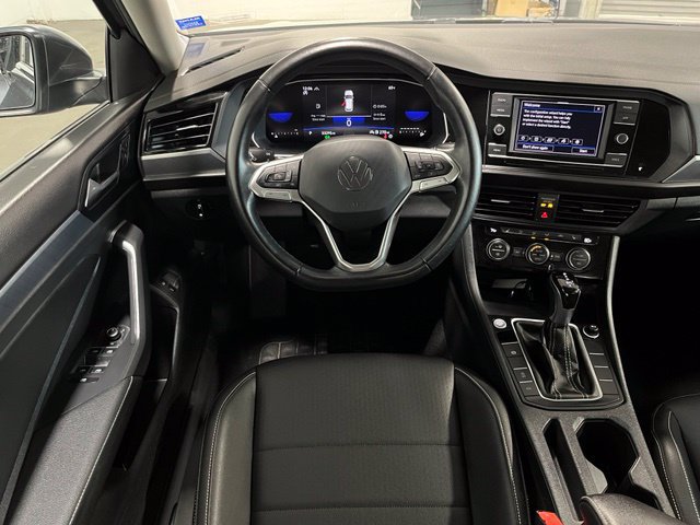 Used 2024 Volkswagen Jetta SE FWD image 18