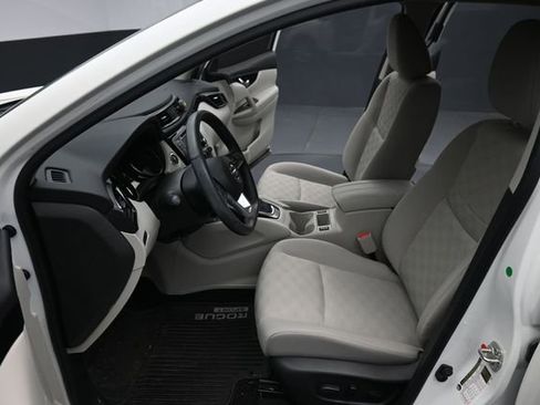 Used 2019 Nissan Rogue Sport SV w/ Technology Package AWD/4WD image 12