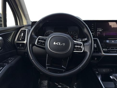Used 2023 Kia Sorento S image 12