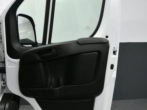 Used 2025 RAM ProMaster 2500 w/ Convenience Group image 9