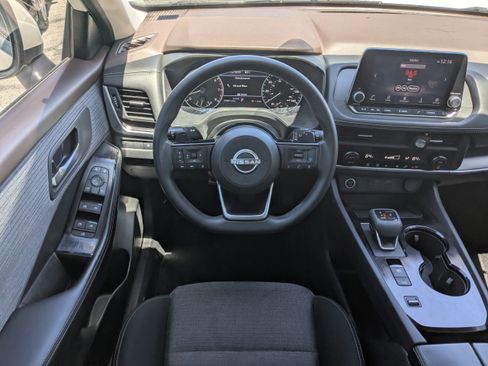 Used 2023 Nissan Rogue SV FWD image 17