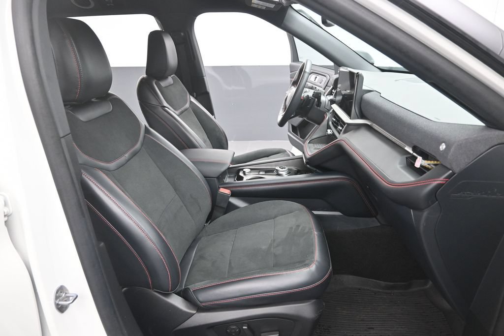 Used 2025 Ford Explorer ST RWD image 16