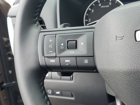 Used 2025 Nissan Rogue SV AWD/4WD image 24