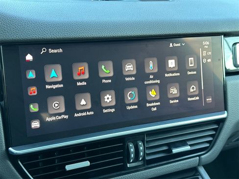 Used 2023 Porsche Cayenne Platinum Edition image 29