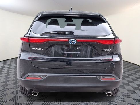 Used 2022 Toyota Venza LE AWD/4WD image 5