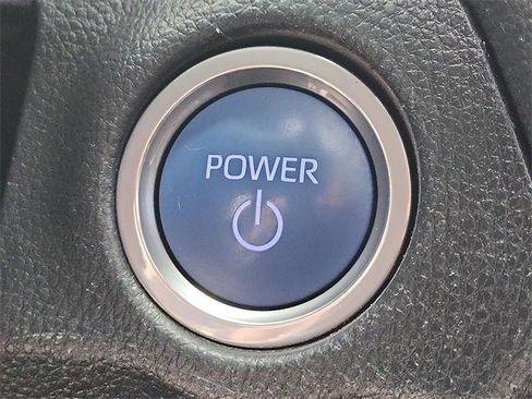 Used 2021 Toyota RAV4 SE image 23