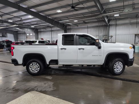 Used 2021 Chevrolet Silverado 2500 Custom w/ Custom Value Package image 2