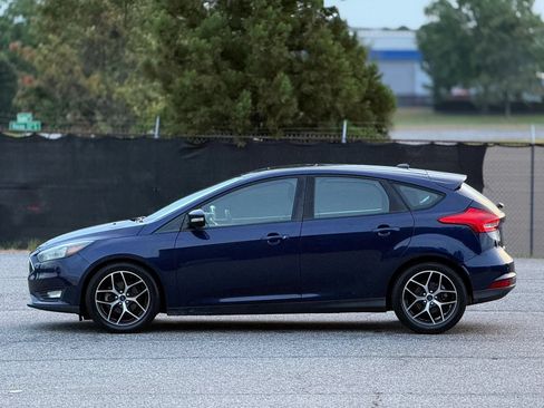 Used 2017 Ford Focus SEL w/ Cold Weather Package FWD image 8