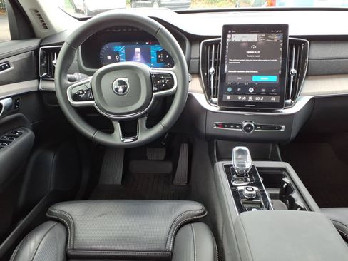 Used 2025 Volvo XC90 B5 Ultra AWD/4WD image 13