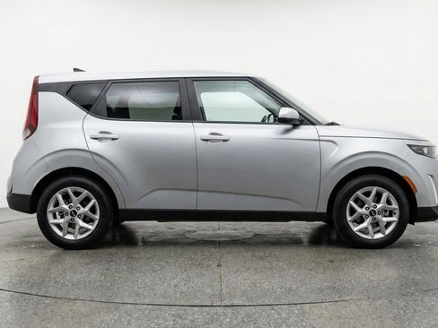 Used 2025 Kia Soul LX w/ LX Technology Package image 11