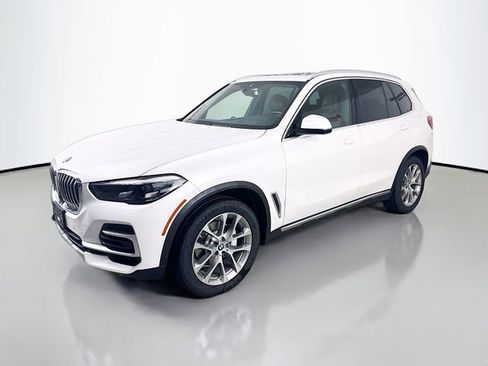 Used 2022 BMW X5 xDrive40i w/ Premium Package image 3