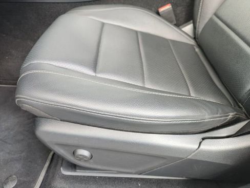 Used 2023 Mercedes-Benz GLE 350 4MATIC w/ AMG Line Exterior image 18