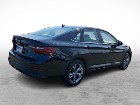 Used 2024 Volkswagen Jetta SE image 5