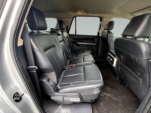 Used 2023 Ford Expedition Max XLT image 16