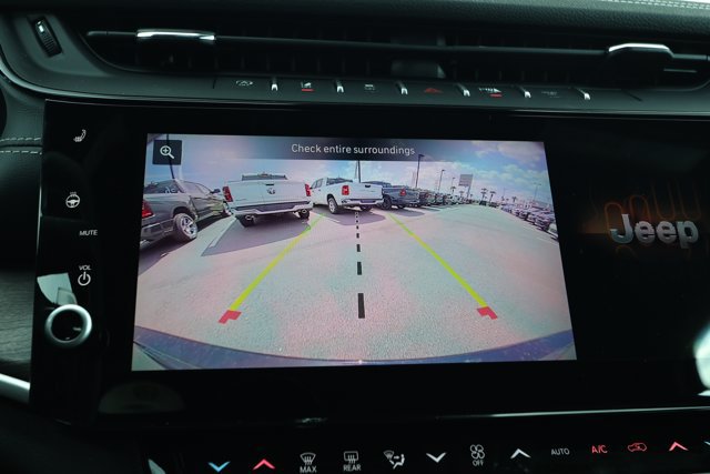 New 2027 Jeep Grand Cherokee Limited RWD image 18