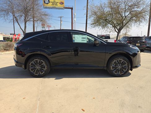 New 2026 Nissan Murano Platinum image 2