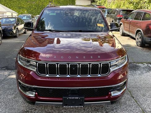 Used 2023 Jeep Wagoneer Series III w/ Premium Group I AWD/4WD image 7