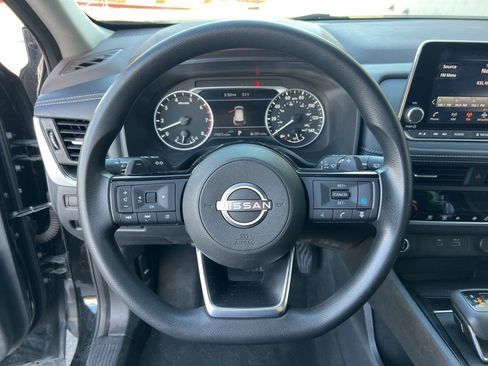 Used 2023 Nissan Rogue SV image 11