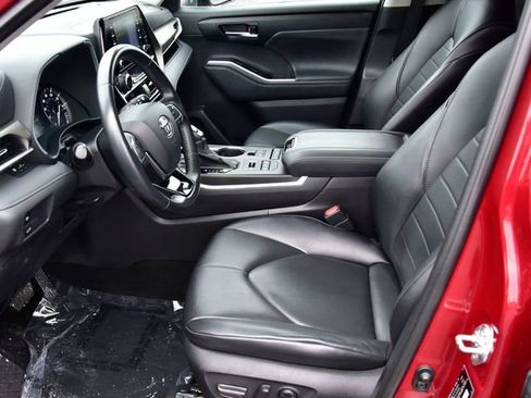 Certified 2021 Toyota Highlander XLE image 12