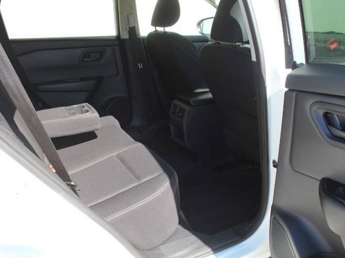 Used 2024 Nissan Rogue S image 32