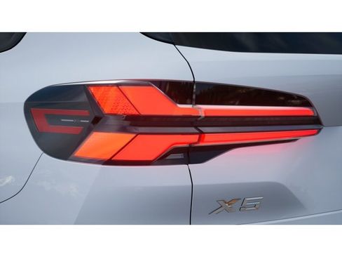 New 2026 BMW X5 sDrive40i image 8