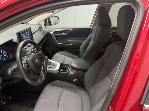 Used 2020 Toyota RAV4 XLE w/ XLE Grade Weather Package AWD/4WD image 13