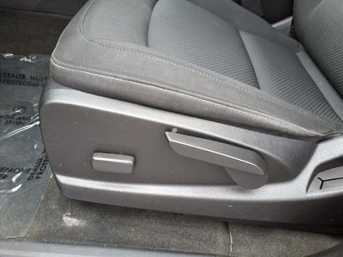 Used 2017 Chevrolet Colorado LT image 16