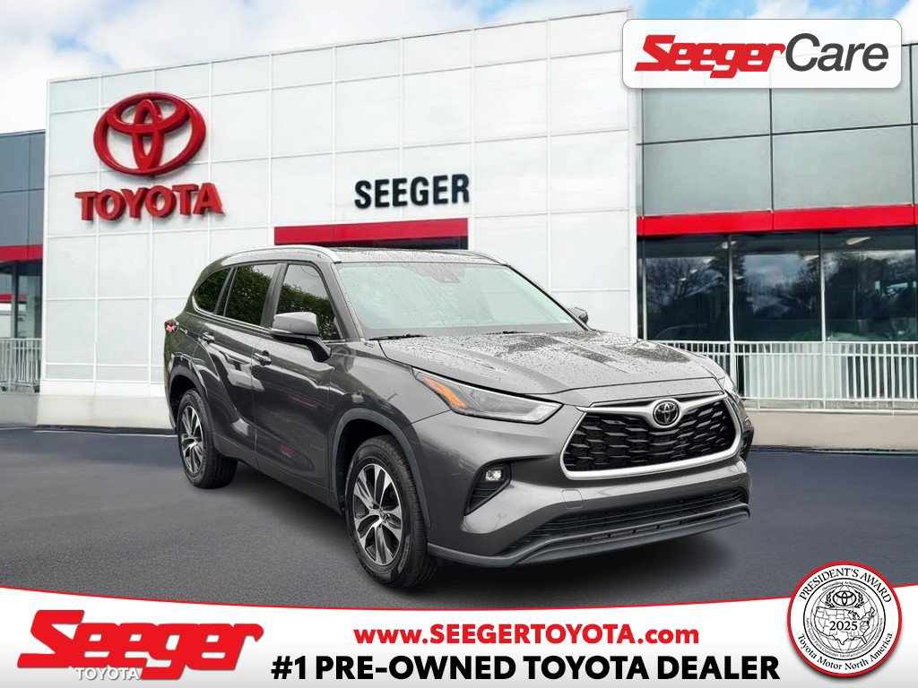 Used 2023 Toyota Highlander XLE FWD image 1