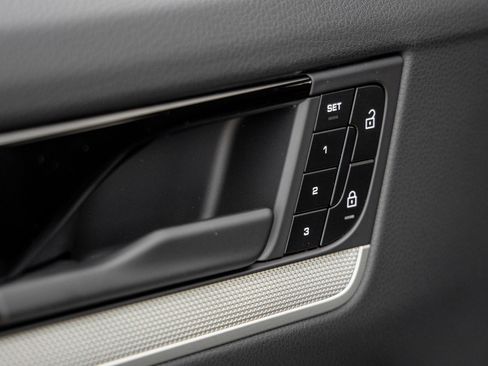 Certified 2026 Porsche Cayenne AWD/4WD image 21