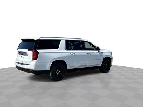Used 2022 GMC Yukon XL SLT w/ SLT Luxury Package image 8