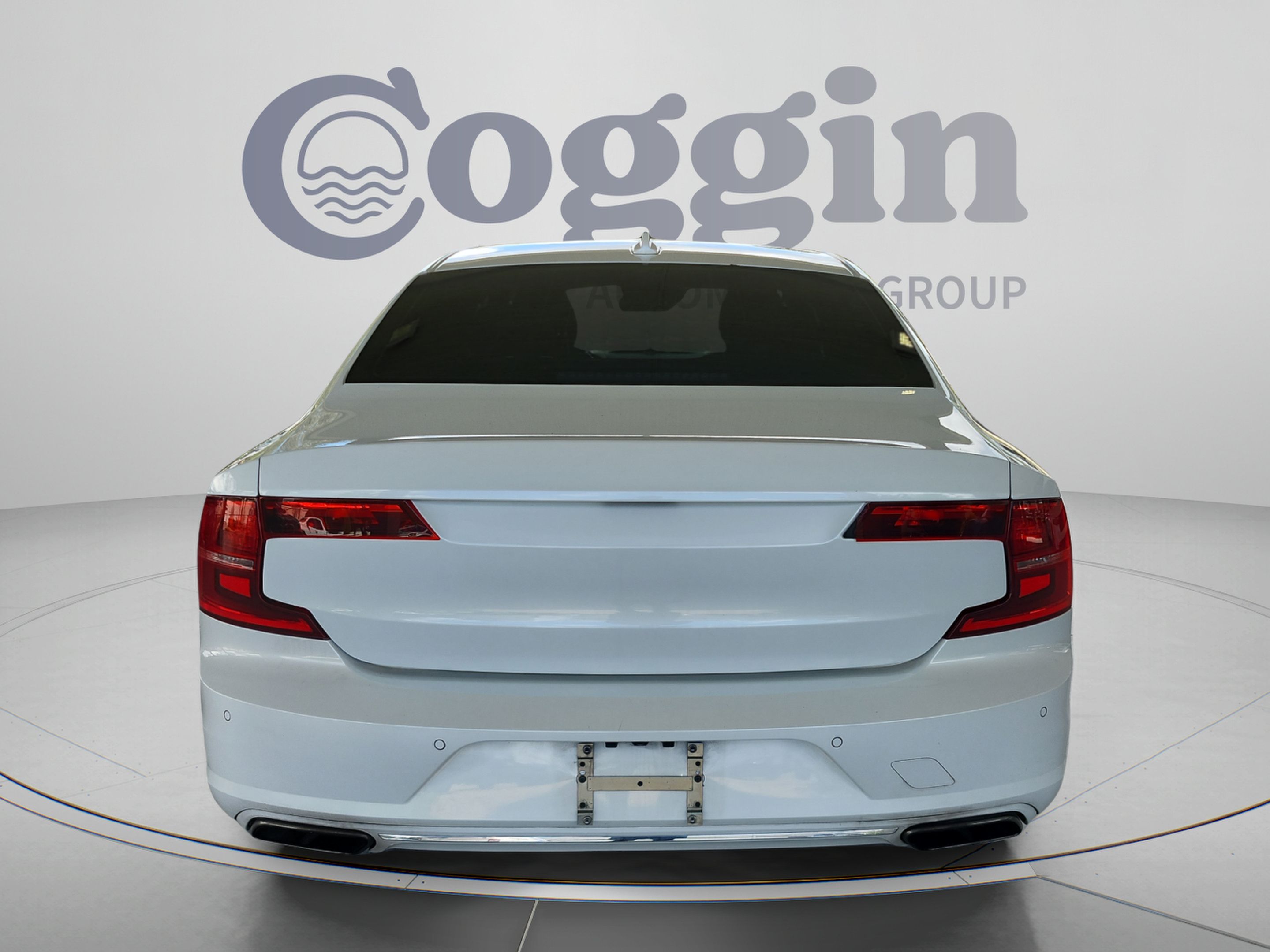Used 2017 Volvo S90 T5 Inscription w/ Vision Package FWD image 4