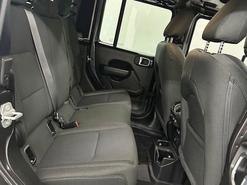 Used 2022 Jeep Gladiator Willys image 38