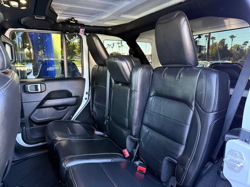 Used 2021 Jeep Wrangler Unlimited Sahara AWD/4WD image 13