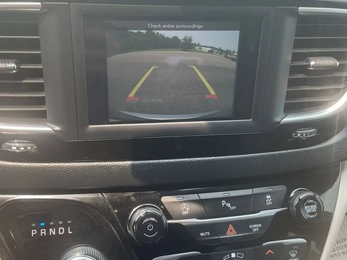 Used 2020 Chrysler Pacifica Touring-L FWD image 36