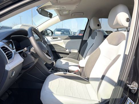 New 2026 Volkswagen Taos SE FWD image 11