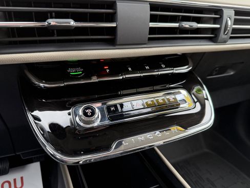 Used 2025 Lincoln Corsair FWD w/ Equipment Group 101A image 18