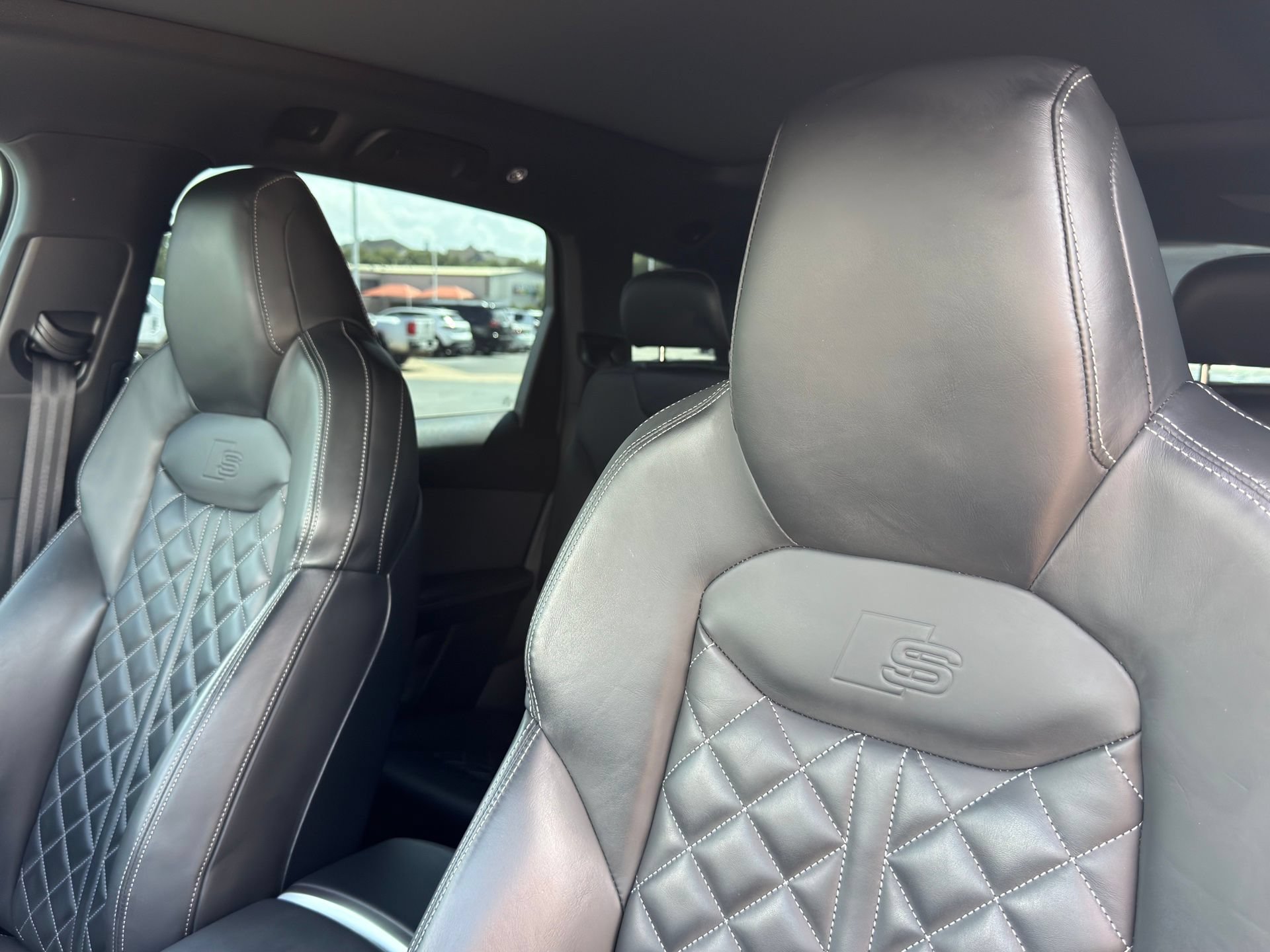 Certified 2024 Audi SQ7 Premium Plus w/ Carbon Package AWD/4WD image 16