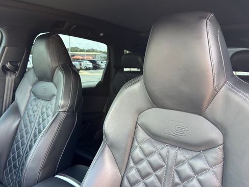 Certified 2024 Audi SQ7 Premium Plus w/ Carbon Package AWD/4WD image 16